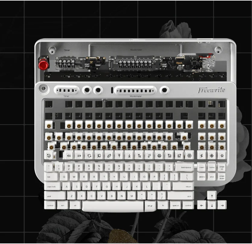 Wordrunner_split_HypeTalk-e1746516089685 Wordrunner - World's first word-counting mechanical keyboard %Category